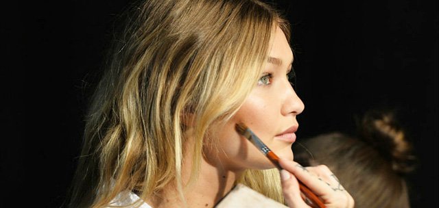 KONTÜRLEME İÇİN EN İYİ 5 MAKYAJ FIRÇASI