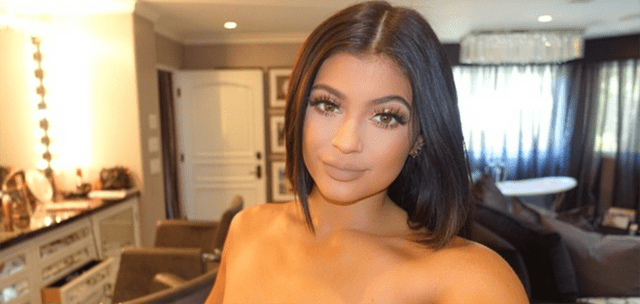 KYLIE JENNER GİBİ GÖRÜNMEK İÇİN KULLANMANIZ GEREKEN 12 ÜRÜN