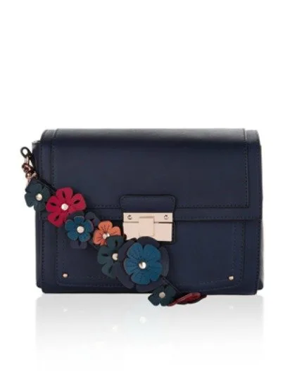 SEYAHAT İÇİN EN UYGUN 10 KÜÇÜK ÇANTA f