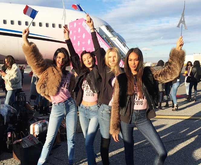 VICTORIA’S SECRET MELEKLERİ PARİS’E İNDİ!
