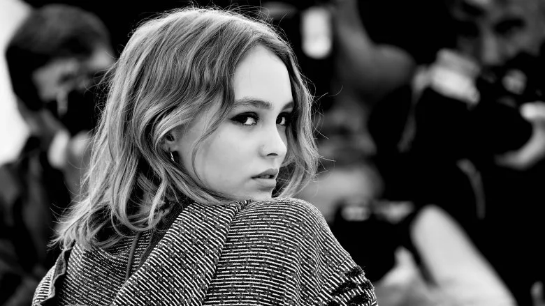 YÜKSELEN YILDIZ LILY ROSE DEPP HAKKINDA BİLMENİZ GEREKENLER (1)