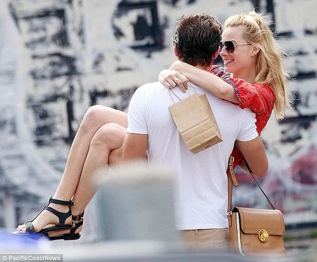 MARGOT ROBBIE EVLENDİ! (6)