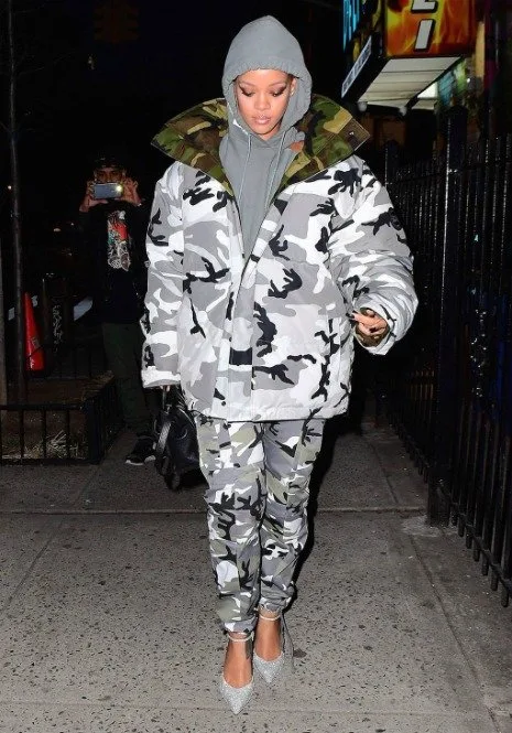 RIHANNA'DAN İLHAM ALABİLECEĞİNİZ 15 SICAK KIŞ STİLİ