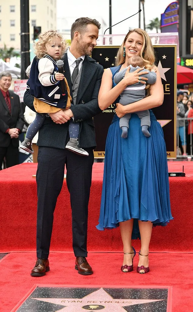 RYAN REYNOLDS VE BLAKE LIVELY ÇOCUKLARIYLA İLK KEZ KIRMIZI HALIDA (7)