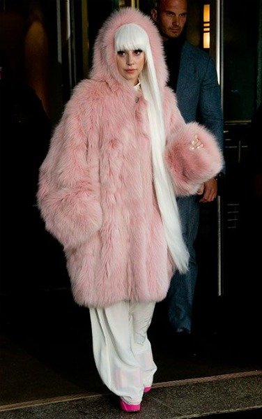 SOKAK STİLİNDE DE FIRTINALAR ESTİREN LADY GAGA'NIN EN GÖRÜNÜMLERİ bgg