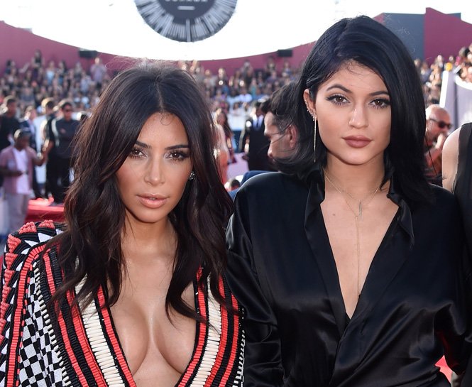 6 ADIMDA KARDASHIAN AİLESİNİN PARLAK VE HACİMLİ SAÇLARINA SAHİP OLUN