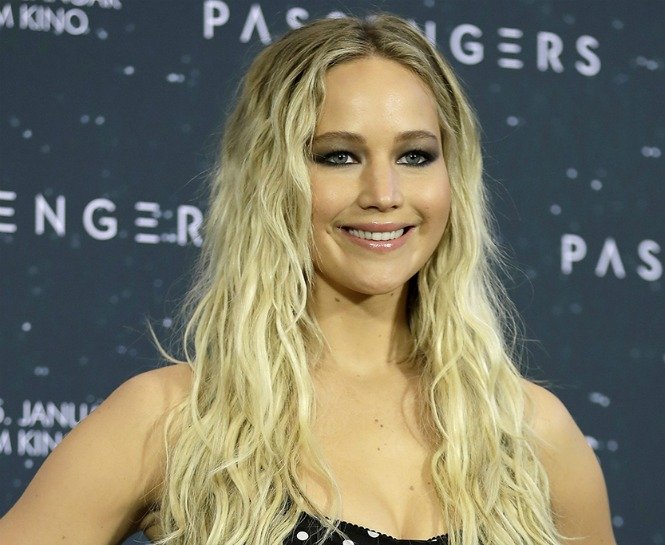 ÜNLÜLERDEN İLHAM ALABİLECEĞİNİZ EN DOĞAL SAÇ MODELLERİ