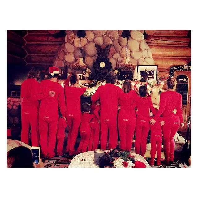 ÜNLÜLERİN EĞLENCELİ YENİ YIL PAYLAŞIMLARI (12)