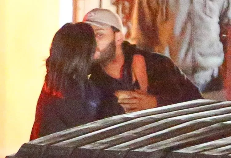 2017'NİN İLK SÜRPRİZ AŞKI SELENA GOMEZ VE THE WEEKND ARASINDA MI DOĞUYOR (2)