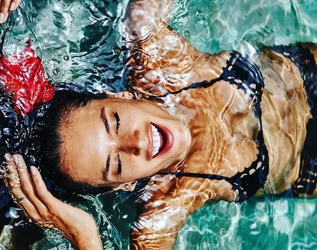 ALESSANDRA AMBROSIO'NUN İÇİMİZİ ÜŞÜTEN TATİLİ f