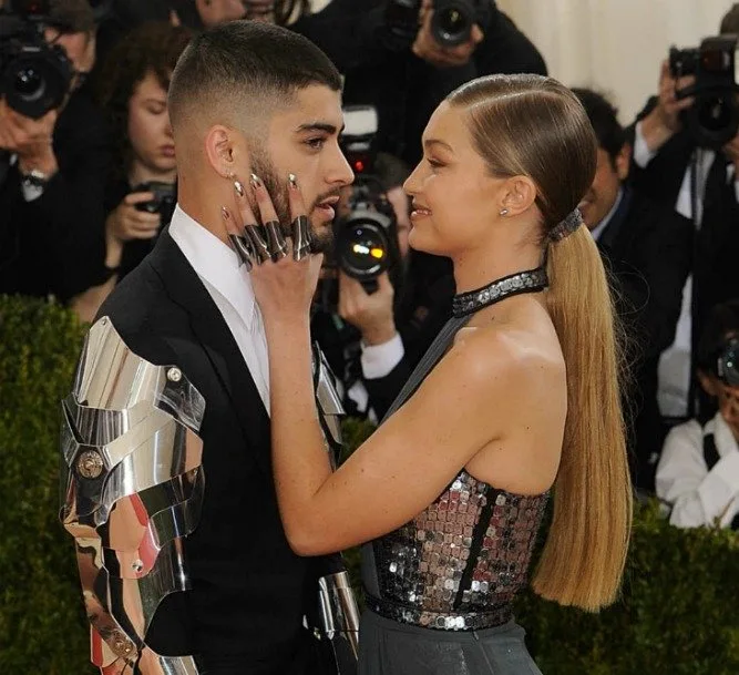 AŞK ATEŞİNİN HER DAİM YÜKSEK OLDUĞU 9 ÜNLÜ ÇİFT vcc