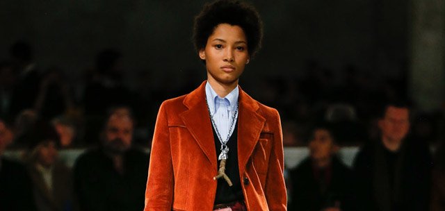 PRADA SONBAHAR/KIŞ 2017 DEFİLESİ BÜYÜLEDİ