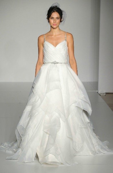 2017'NİN EN ETKİLEYİCİ GELİNLİK MODELLERİ b