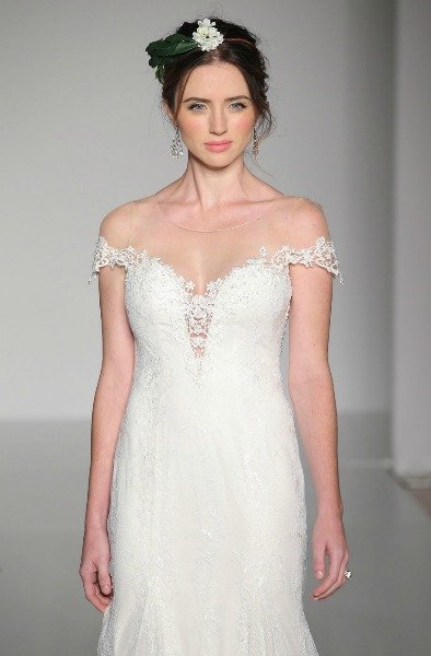 2017'NİN EN ETKİLEYİCİ GELİNLİK MODELLERİ bng