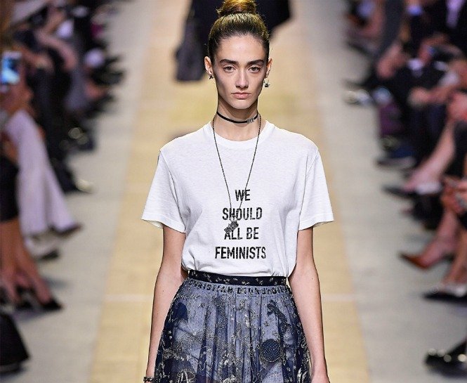 AKLINIZDAN GEÇENLERİ GİYDİKLERİNİZLE YANSITIN