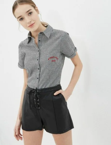 ALIŞVERİŞ LİSTENİZE EKLEMENİZ GEREKEN 10 KARELİ GÖMLEK fds