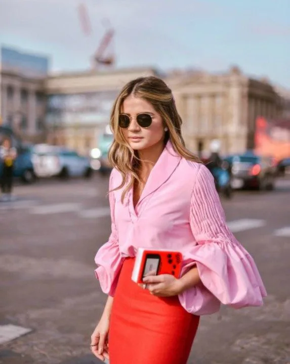 BAŞROLDE PEMBE VE KIRMIZININ OLDUĞUNU İLHAM VERİCİ SOKAK STİLLERİ fd