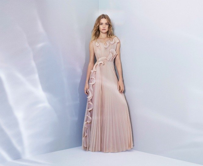 BU ELBİSE GERİ DÖNÜŞTÜRÜLMÜŞ DENİZ ATIK MADDELERİNDEN OLUŞMAKTA