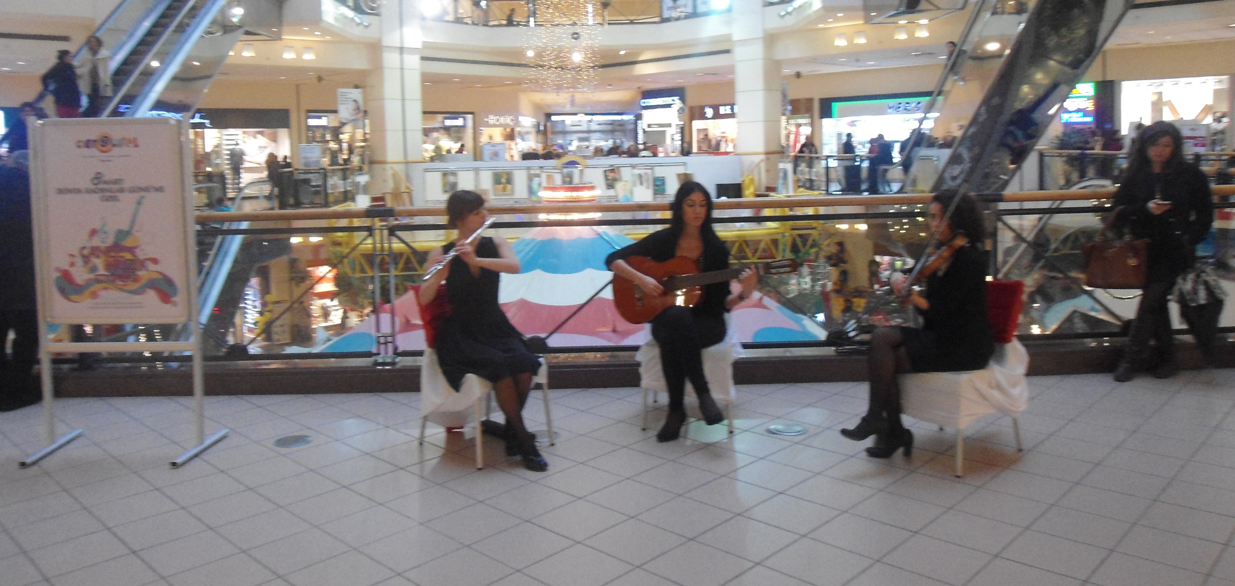 KADINLAR GÜNÜ AYRICALIKLARI CAROUSEL’DE