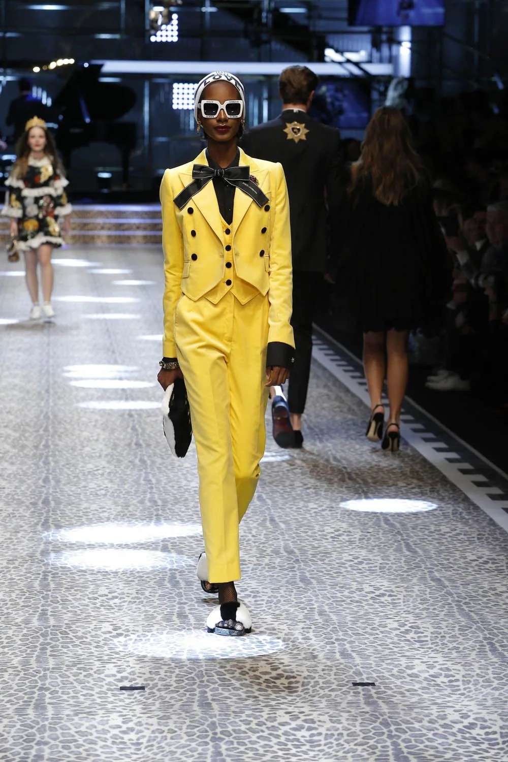 Dolce&Gabbana_women's fashion show fw17-18_Runway_images (36)