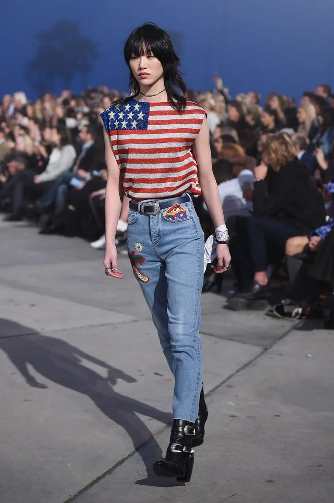 GIGI HADID VE TOMMY HILFIGER İŞBİRLİĞİ PODYUMA DAMGASINI VURDU (1)