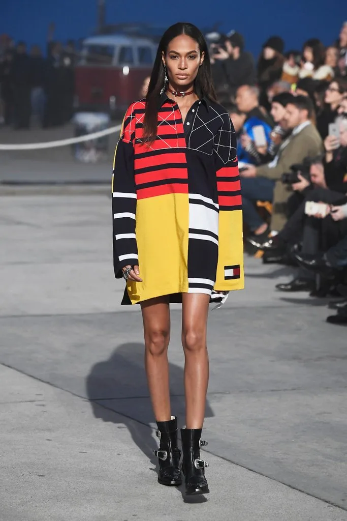 GIGI HADID VE TOMMY HILFIGER İŞBİRLİĞİ PODYUMA DAMGASINI VURDU (11)