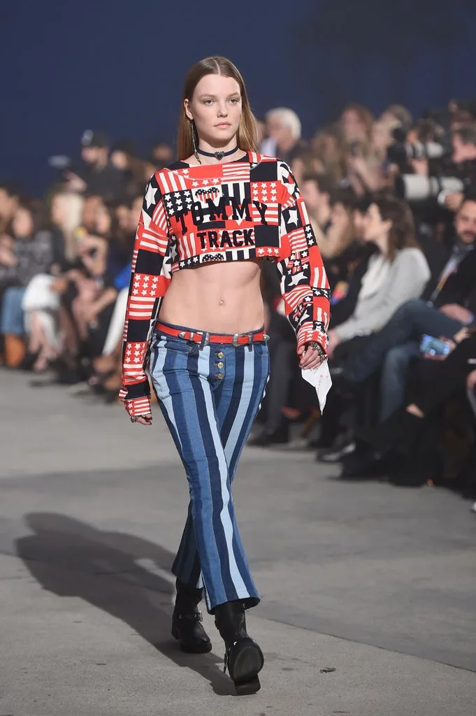 GIGI HADID VE TOMMY HILFIGER İŞBİRLİĞİ PODYUMA DAMGASINI VURDU (19)