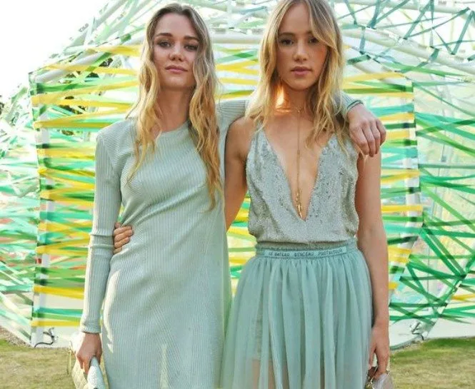 IMMY – SUKI WATERHOUSE KARDEŞLERİN BİRBİRİNİ TAMAMLAYAN STİLİ