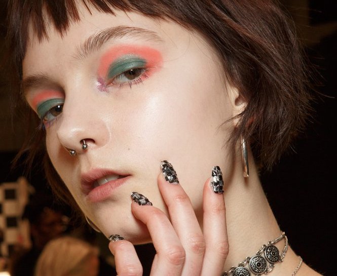 LONDRA MODA HAFTASI’NDAN TIRNAK TRENDLERİ