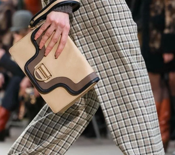 MARC JACOBS DEFİLESİNE DAMGASINI VURAN DETAYLAR 6