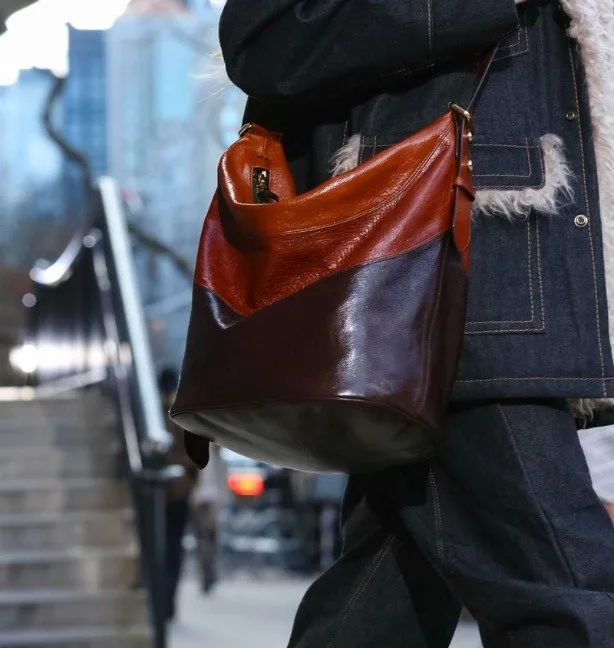 MARC JACOBS DEFİLESİNE DAMGASINI VURAN DETAYLAR fee