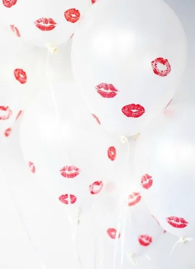 ONA KÜÇÜK SÜRPRİZLER YAPINIZ fds