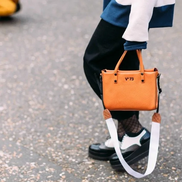 SOKAK MODASININ VAZGEÇİLMEZİ OLAN 13 ÇANTA bg