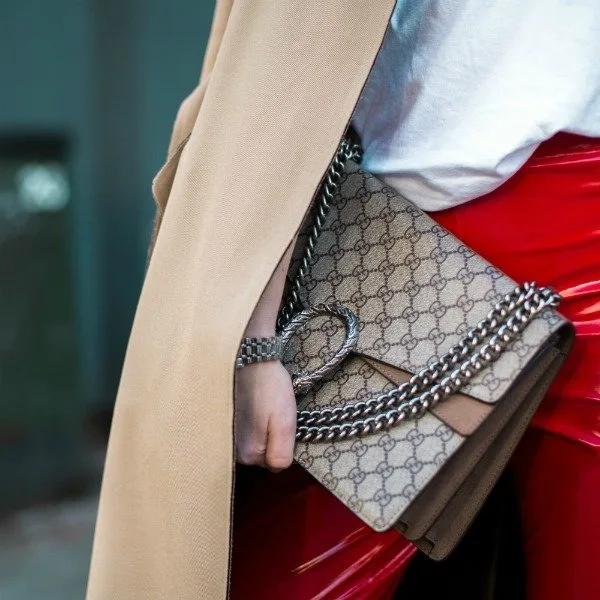 SOKAK MODASININ VAZGEÇİLMEZİ OLAN 13 ÇANTA fgf