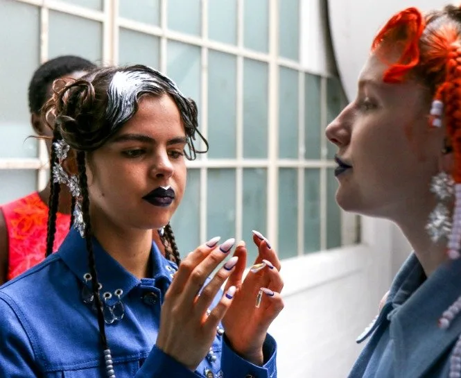 TIRNAK PIERCING'LERİNE CESARETİ OLAN bf