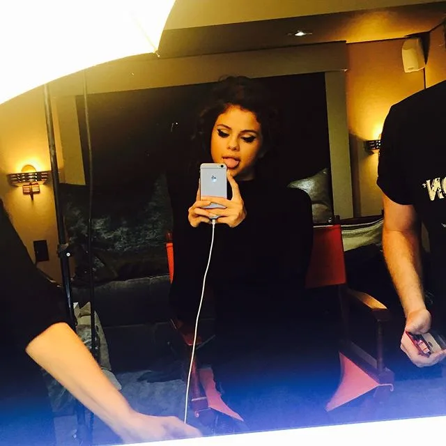 selena gomezin eğlenceli selfieleri (13)