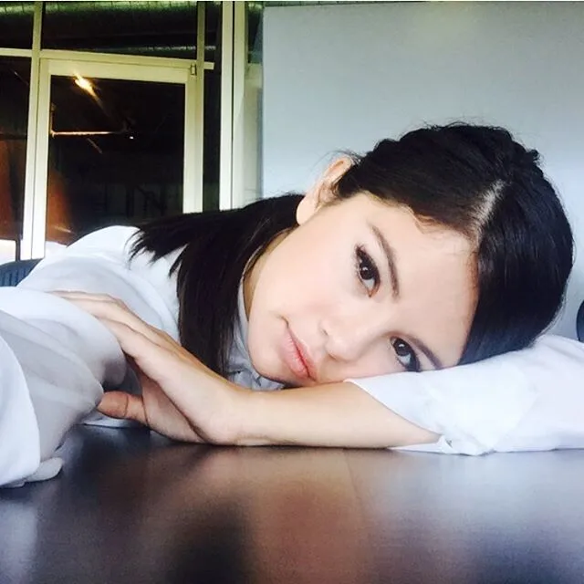 selena gomezin eğlenceli selfieleri (6)