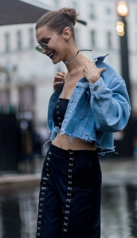 ÜNLÜLERDEN DENIM CEKET KOMBİN ÖNERİLERİ dsadd