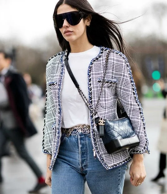 CHANEL'İN YENİ ÇANTASININ SOKAK STİLİNDEKİ EN İYİ KULLANIMLARI sss
