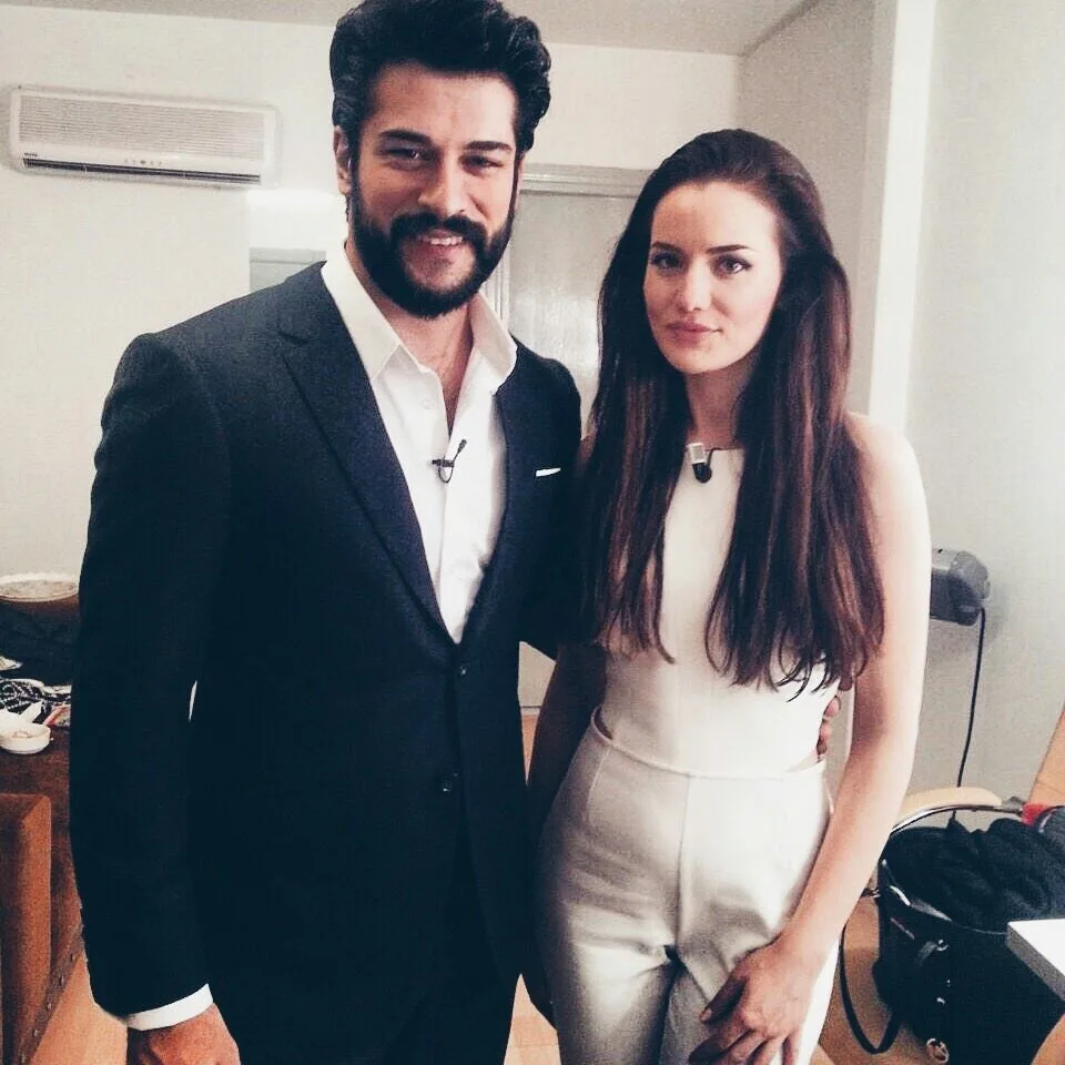 FAHRİYE EVCEN VE BURAK ÖZÇİVİT NİŞANLANDI! (3)