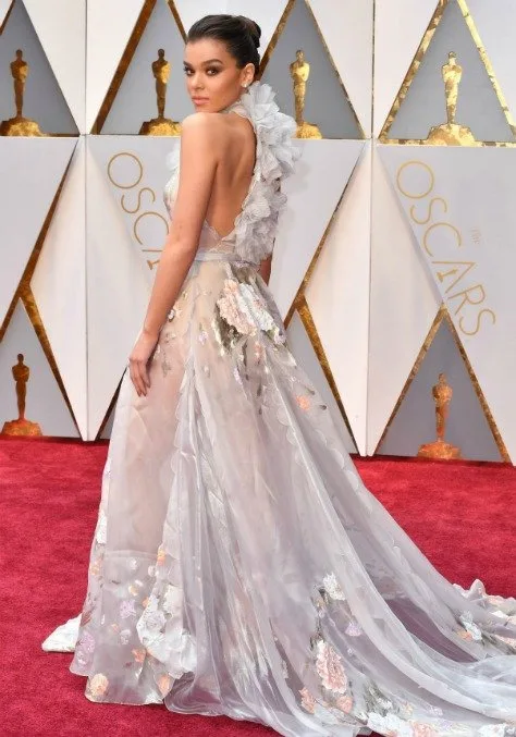 HAILEE STEINFELD'DEN 20 YAŞ İÇİN EN İYİ STİL ÖNERİLERİ 3