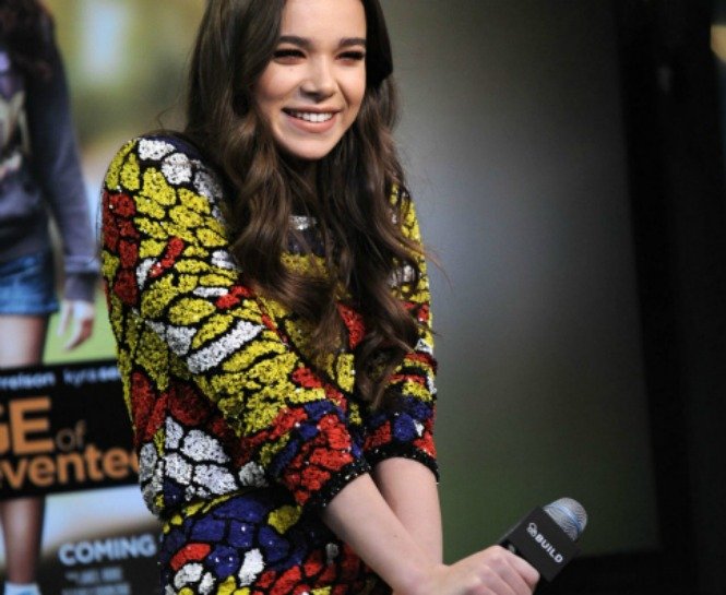 HAILEE STEINFELD’DEN 20 YAŞ İÇİN EN İYİ STİL ÖNERİLERİ