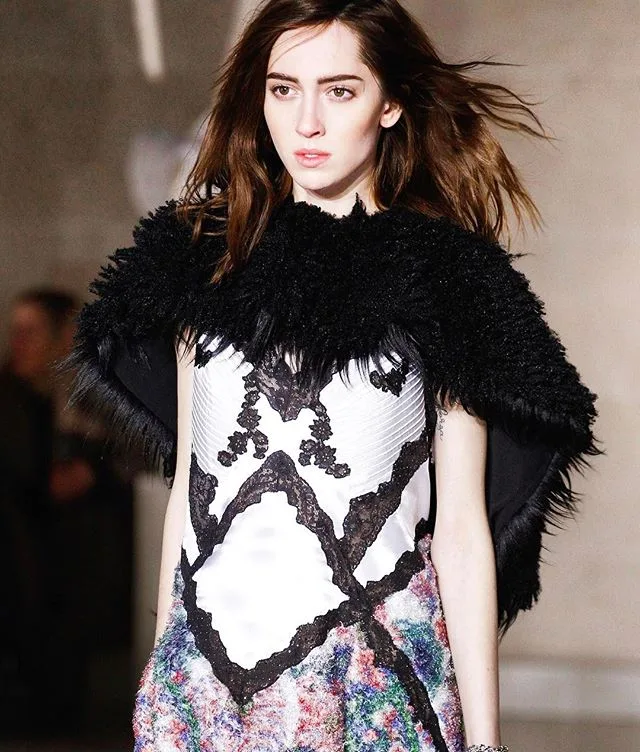 HEM PODYUMDA HEM DE INSTAGRAM'DA FIRTINALAR ESTİREN 6 MODEL 3