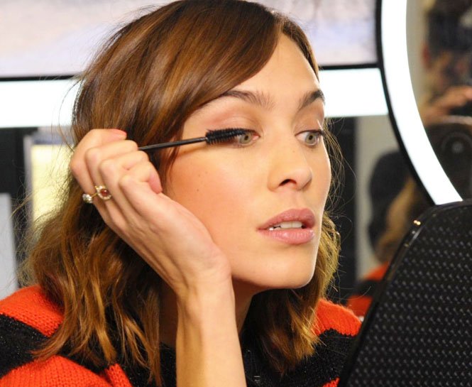 KİRPİKLERİNİZE İKİ KAT HACİM VERECEK 6 FİBER MASKARA