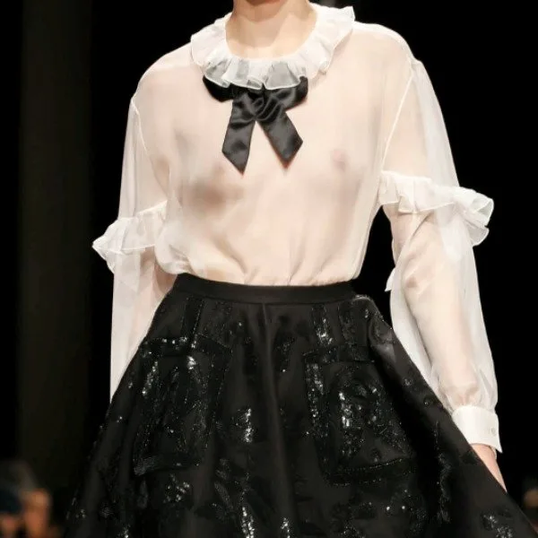 ROCHAS 2017 SONBAHAR KIŞ KOLEKSİYONUN KALP ÇALAN DETAYLARI bc