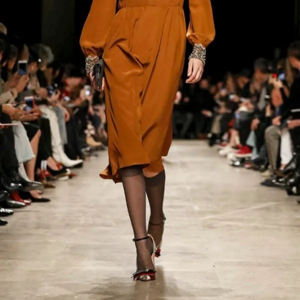 ROCHAS 2017 SONBAHAR KIŞ KOLEKSİYONUN KALP ÇALAN DETAYLARI uuy