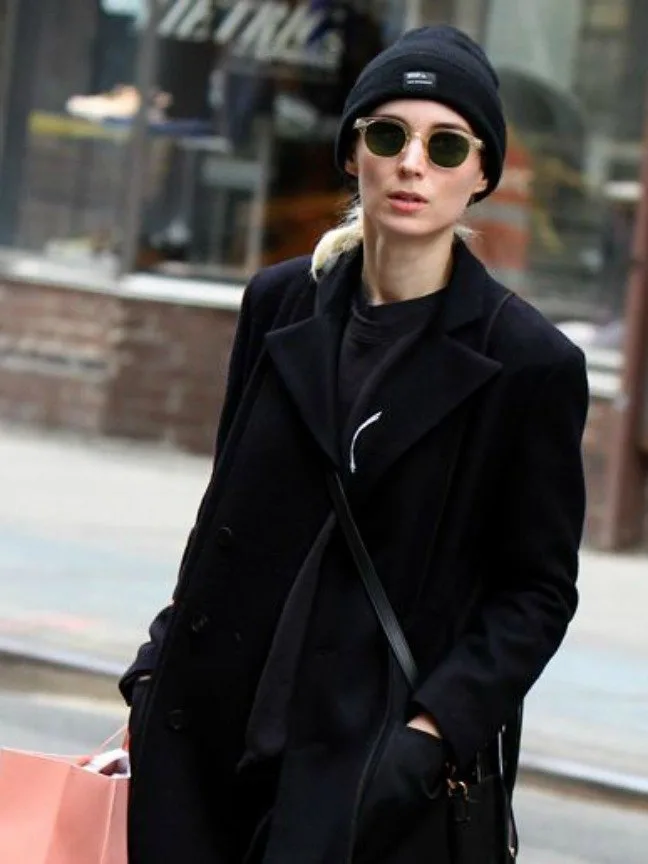 ROONEY MARA'NIN COOL VE HAVALI GÜNEŞ GÖZLÜKLERİ 674