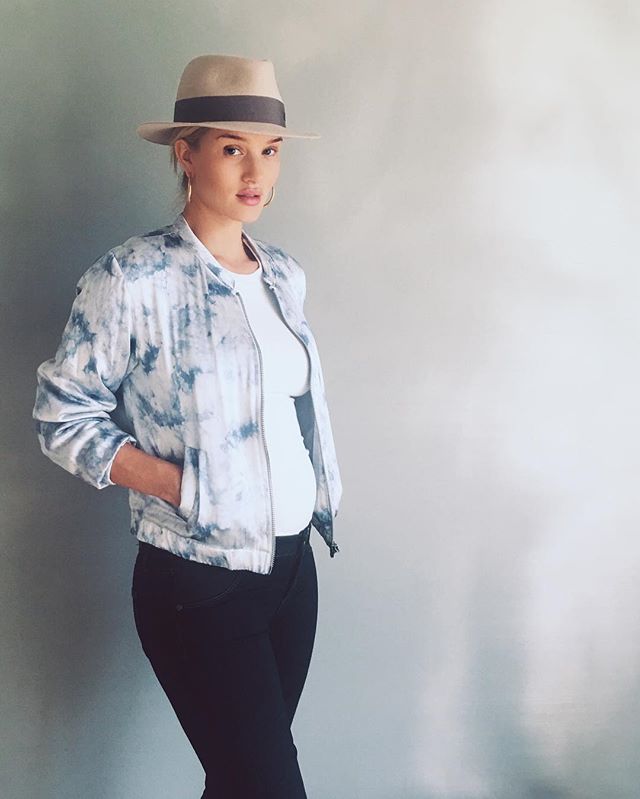 ROSIE HUNTINGTON-WHITELEY'NİN HAVALI HAMİLELİK STİLİ (5)