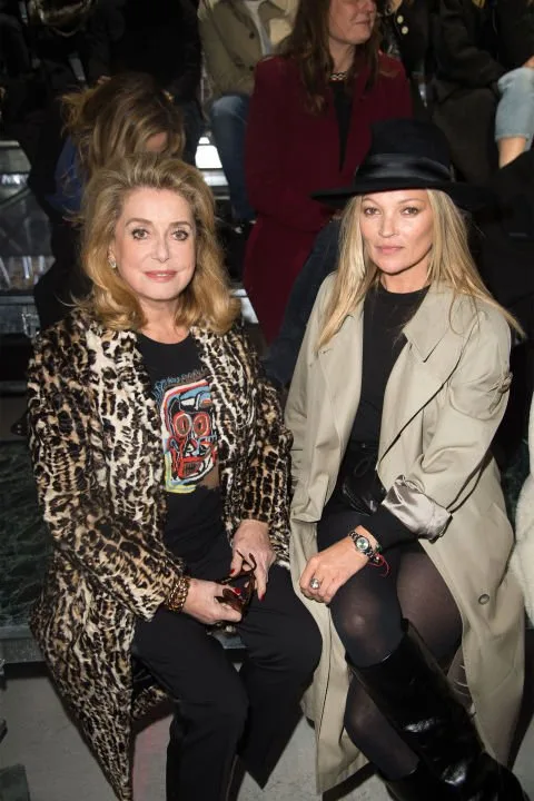 SAINT LAURENT ÖN SIRASINDA ÜNLÜLER GEÇİDİ (6)