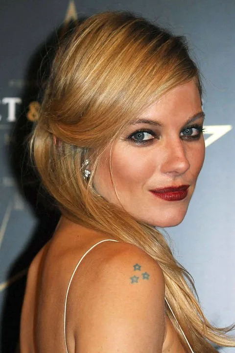 ÜNLÜ İSİMLERDEN ŞIK DÖVME ÖNERİLERİ (4)